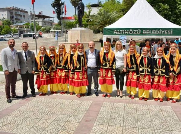 Türk Halk Oyunları Ekibimiz Öğrenme Şenliğinde